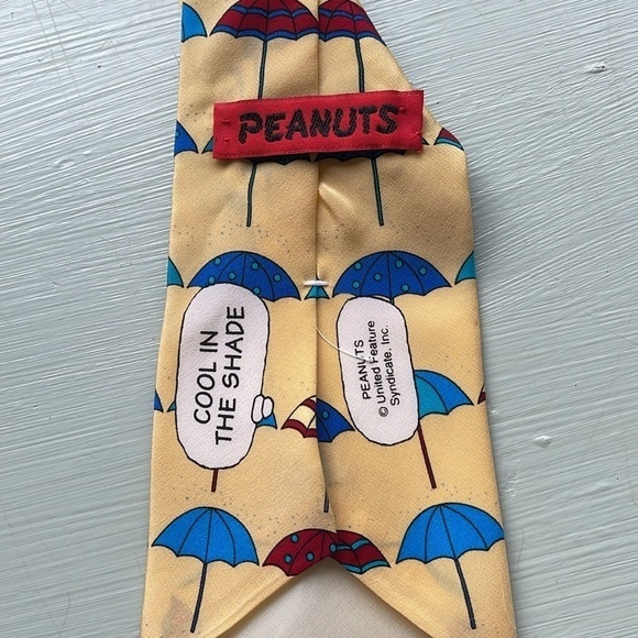VINTAGE PEANUTS SNOOPY AT THE BEACH SILK TIE (OS) - Picture 4 of 5